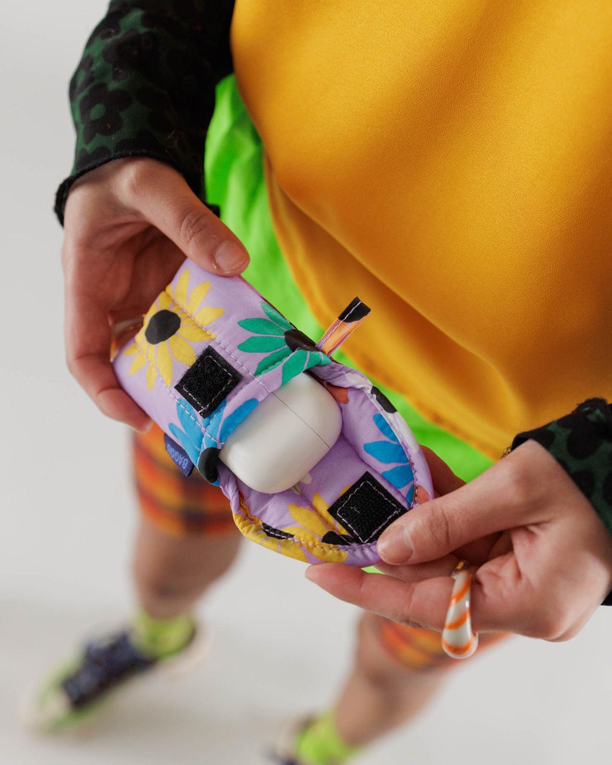 Puffy Earbuds Case - Wild Daisy