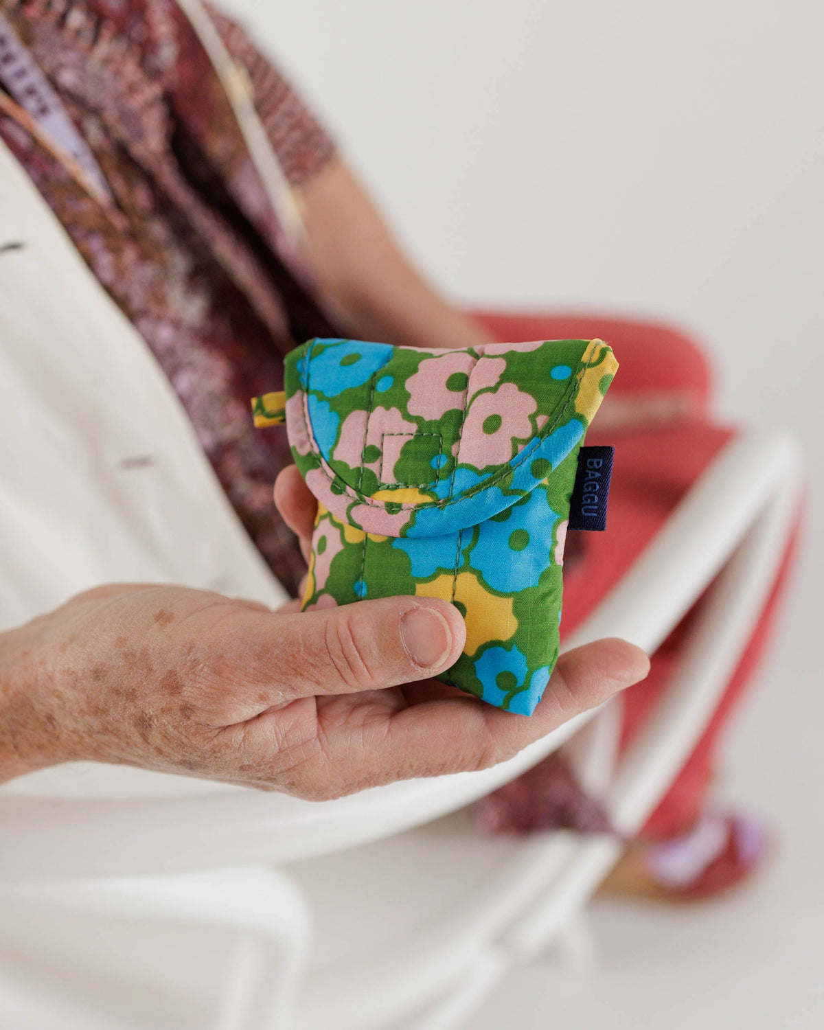 Puffy Earbuds Case - Flowerbed