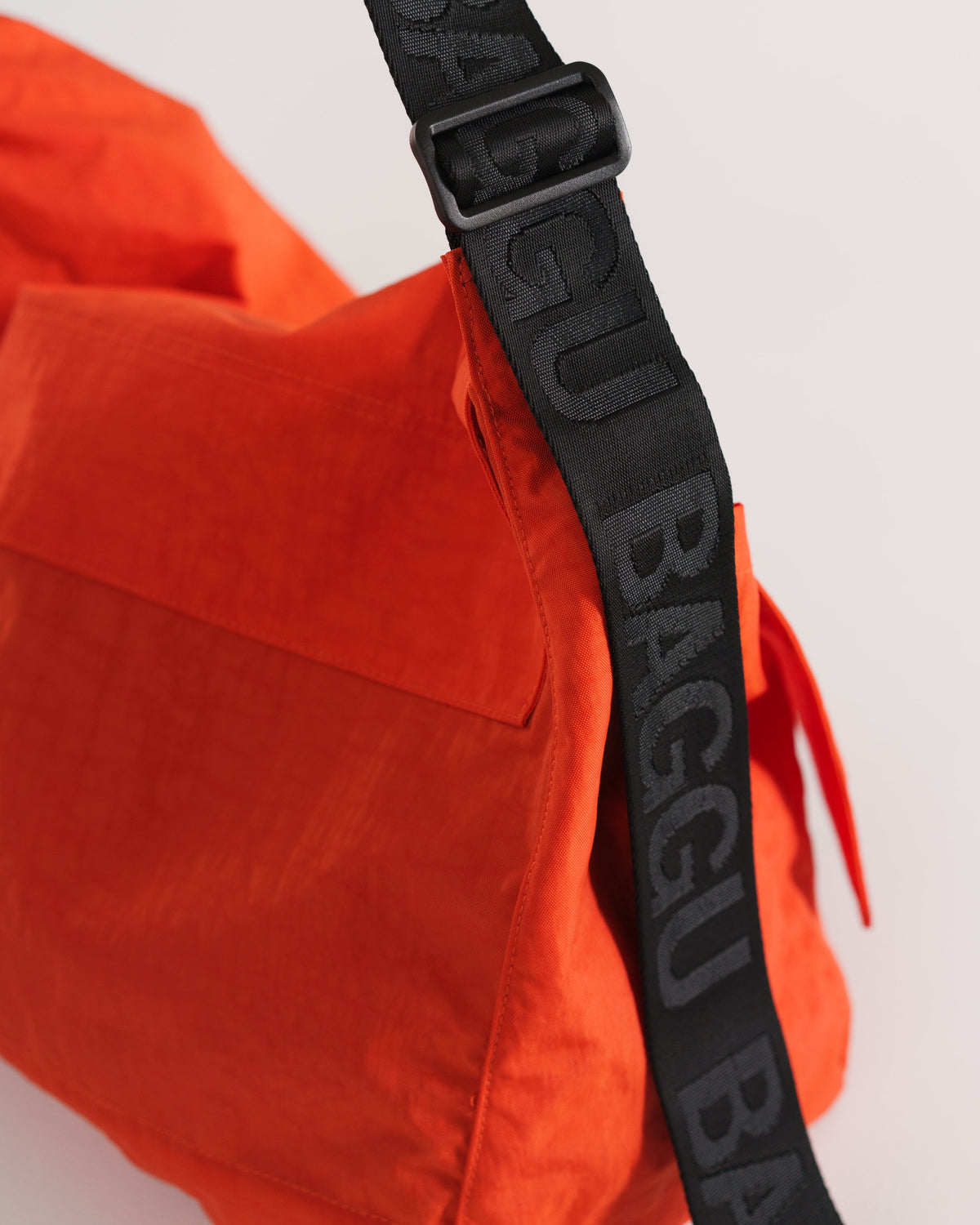 Travel Sport Messenger Bag - Tomato