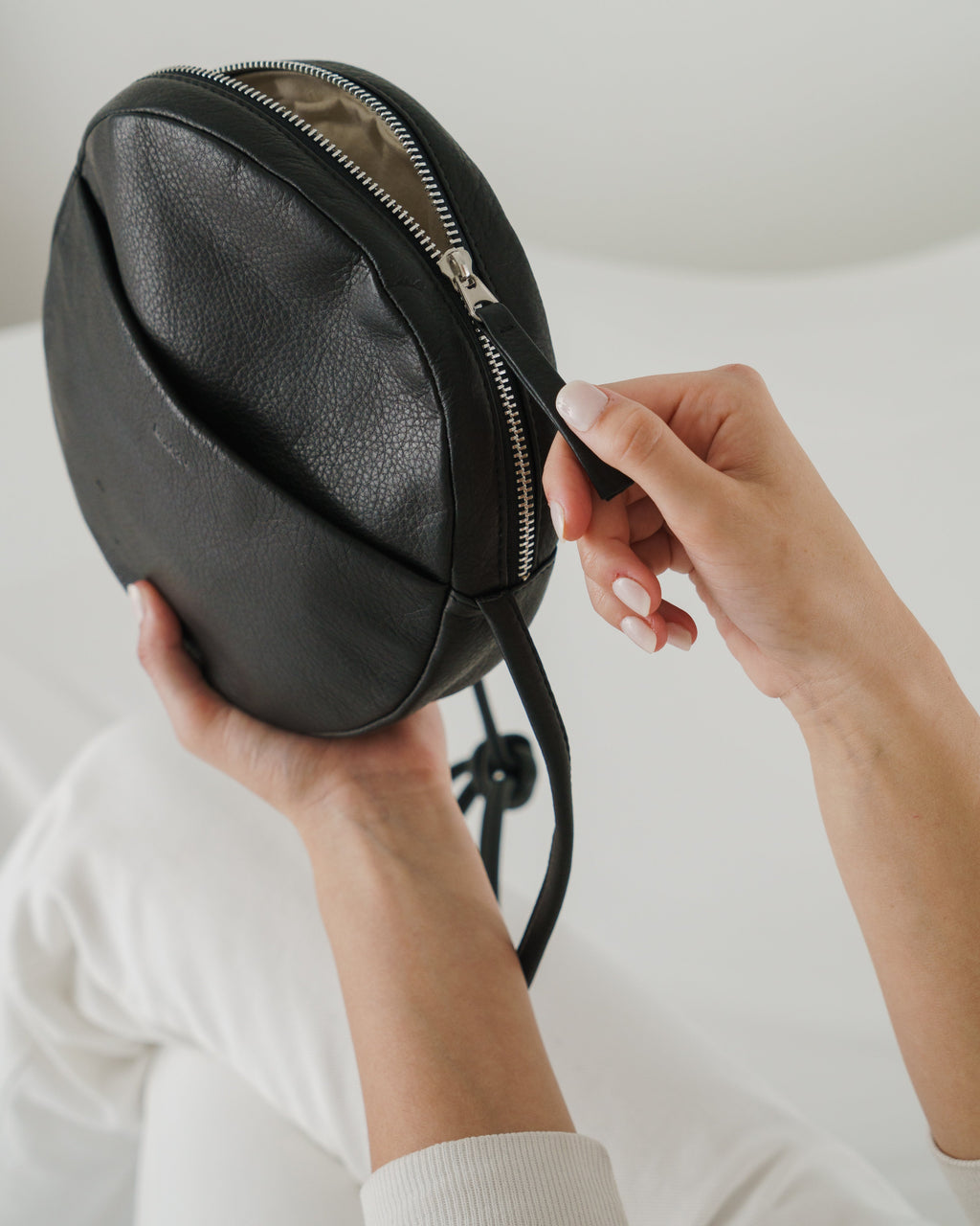 Soft Circle Purse - Black