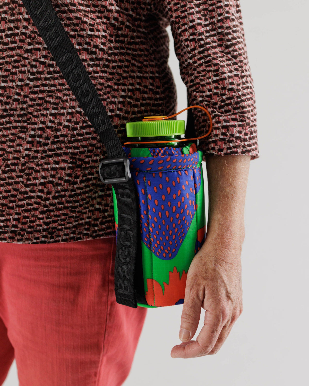 Puffy Water Bottle Sling - Electric Strawberry Cobalt