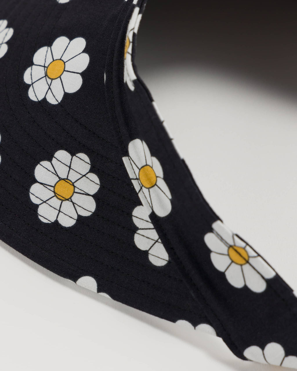 Visor - Black Daisy
