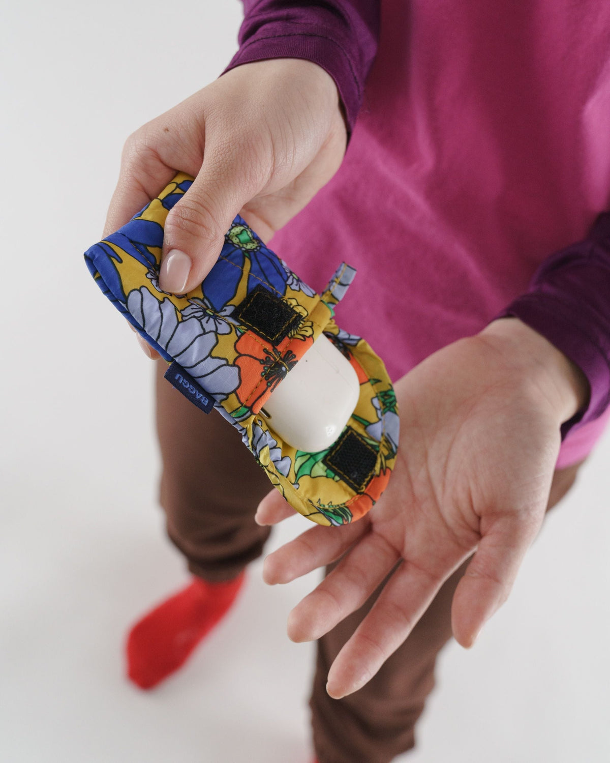 Puffy Earbuds Case - Wallpaper Floral